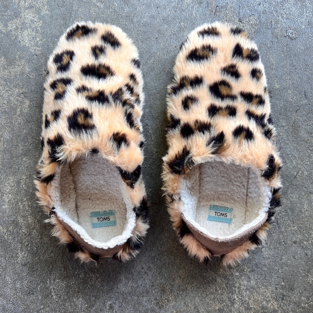 Toms Fuzzy Animal Print Slippers